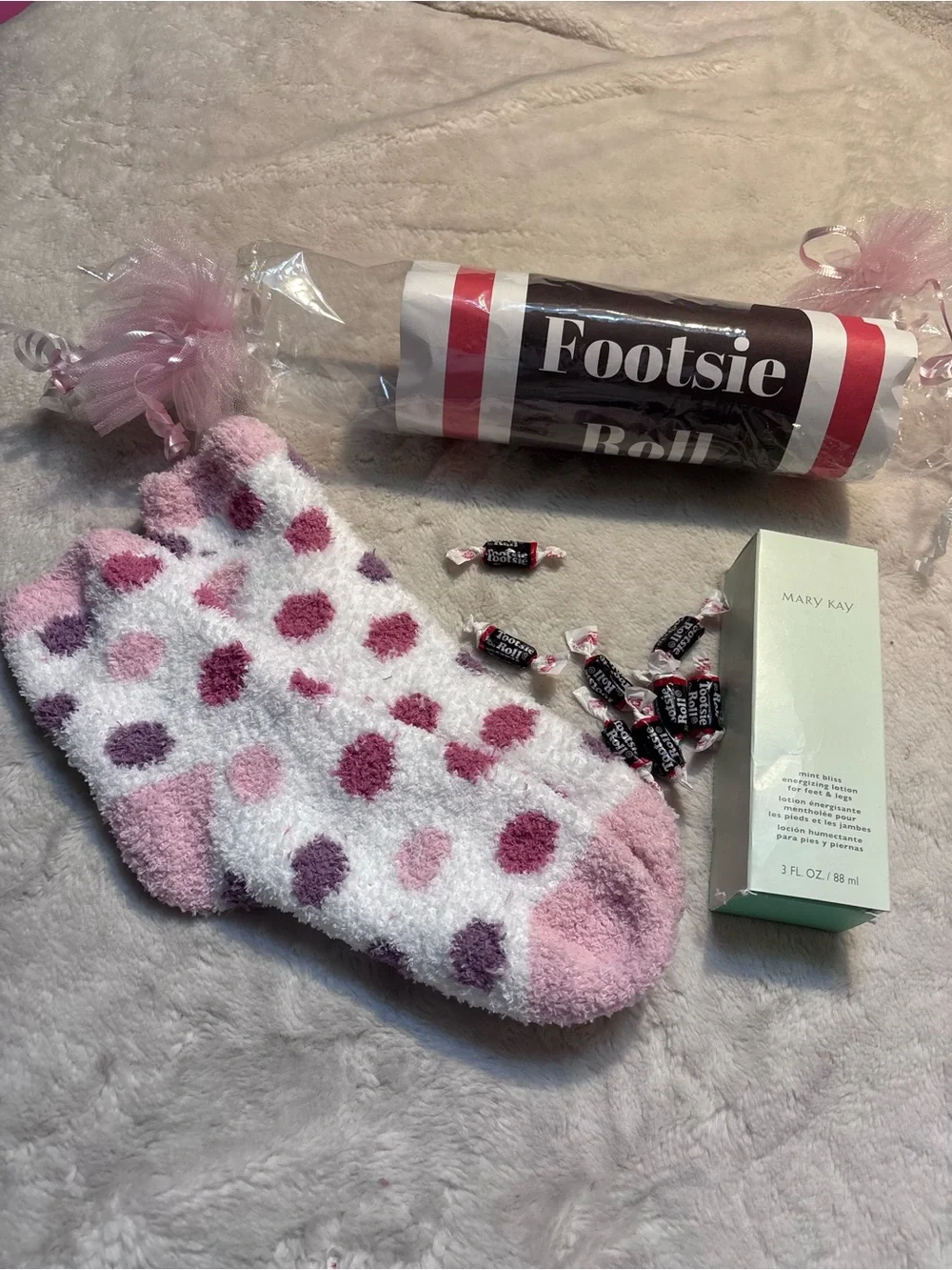 NEW Mary Kay Footsie Roll Foot Care Gift Set Lotion + Comfy Socks Mint Bliss